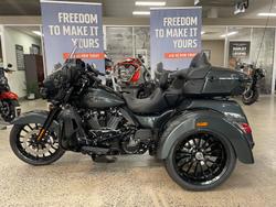 2025 Harley-Davidson Tri Glide Ultra 114 (FLHTCUTG) Trike Black