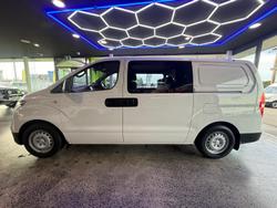 2019 Hyundai
                iLoad 