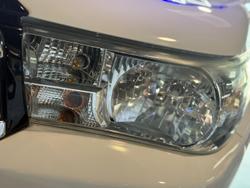 2018 Toyota
                Hilux SR