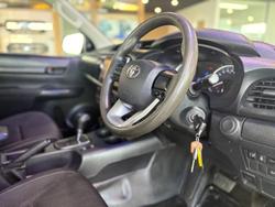 2018 Toyota
                Hilux SR