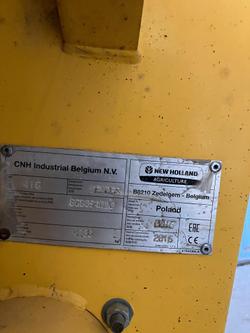 2016 New Holland
760Cg 41Ft Varifeed Front