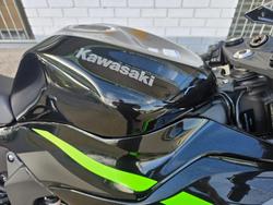 2025 Kawasaki NINJA ZX-6R (636) GRAYSTONE/FURNACE ORANGE