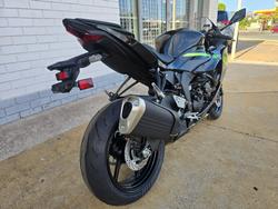 2025 Kawasaki NINJA ZX-6R (636) GRAYSTONE/FURNACE ORANGE