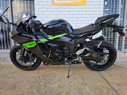 2025 Kawasaki NINJA ZX-6R (636) GRAYSTONE/FURNACE ORANGE