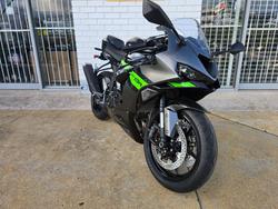 2025 Kawasaki NINJA ZX-6R (636) GRAYSTONE/FURNACE ORANGE