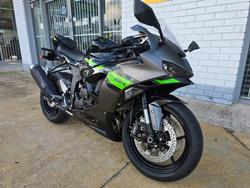 2025 Kawasaki NINJA ZX-6R (636) GRAYSTONE/FURNACE ORANGE