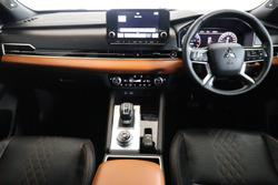 2023 Mitsubishi Outlander Exceed