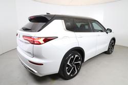 2023 Mitsubishi Outlander Exceed