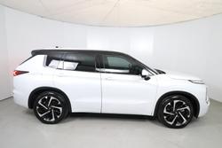2023 Mitsubishi Outlander Exceed