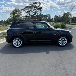 2020 MINI
Countryman Cooper S