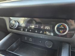 2021 Mitsubishi
Outlander LS