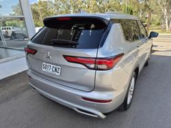 2021 Mitsubishi
Outlander LS