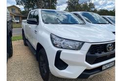 2024 Toyota Hilux SR 48V