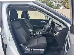 2022 Mitsubishi
Outlander ES