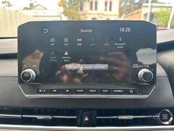 2022 Mitsubishi
Outlander ES