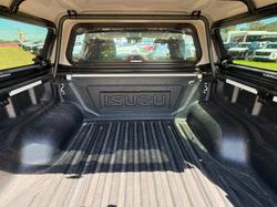 2021 Isuzu D-MAX LS-M