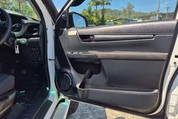 2017 Toyota
Hilux SR