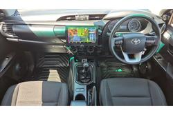 2017 Toyota
Hilux SR