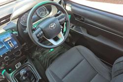 2017 Toyota
Hilux SR