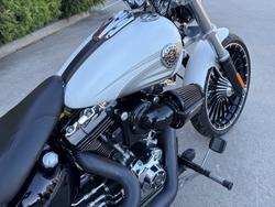 2017 HARLEY-DAVIDSON FXSB SOFTAIL BREAKOUT