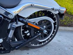 2017 HARLEY-DAVIDSON FXSB SOFTAIL BREAKOUT
