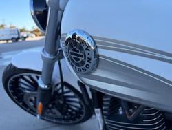 2017 HARLEY-DAVIDSON FXSB SOFTAIL BREAKOUT