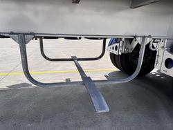 2016 Vawdrey
St3 22 Pallet Straight Deck Curtain R/T