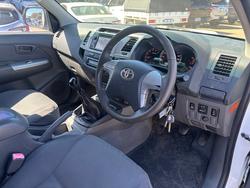 2011 Toyota Hilux HILUX 4x4 3.0L T/D D/C M/T SR5 1R61250 001 Glacier White