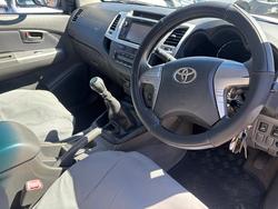2011 Toyota Hilux HILUX 4x4 3.0L T/D D/C M/T SR5 1R61250 001 Glacier White