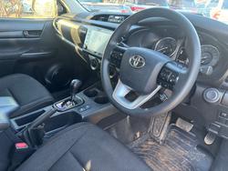 2020 Toyota Hilux HILUX 4x4 2.8L DSL D/C/C 6AT SR 2L71010 001