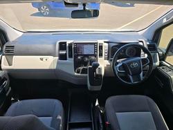 2020 Toyota HIACE Commuter Bus DSL AT (White Only) French Vanilla