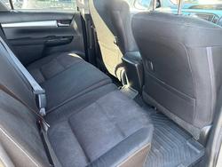 2016 Toyota Hilux HILUX 4X4 2.8L DSL D/C 6AT SR5 1Y46290 002 Silver Sky