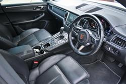 2018 Porsche
Macan