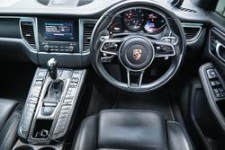 2018 Porsche
Macan