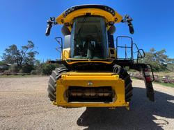 2016 New Holland Cr 9.90