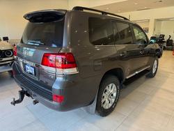 2017 Toyota LANDCRUISER LC200 4.5L T/D A/T Sahara 7 Seat (Beige Trim)