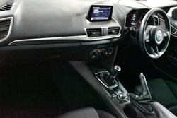 2018 Mazda 3 Neo Sport