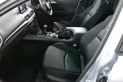 2018 Mazda 3 Neo Sport