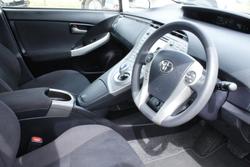 2015 Toyota Prius ZVW30R Silver Pearl