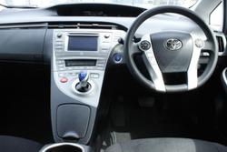 2015 Toyota Prius ZVW30R Silver Pearl