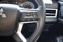 2023 Mitsubishi Outlander ES