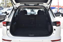 2023 Mitsubishi Outlander ES