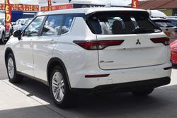 2023 Mitsubishi Outlander ES