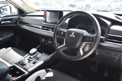 2023 Mitsubishi Outlander ES