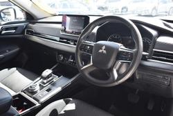 2023 Mitsubishi Outlander ES