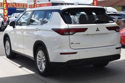 2023 Mitsubishi Outlander ES