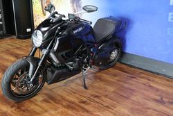 2012 Ducati DIAVEL CARBON Black