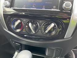 2021 Nissan Navara SL
