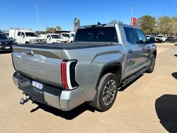 2023 Toyota TUNDRA Tundra 3.5L Hyb Pick-up 10AT Limited 8672641 001 Silver Storm