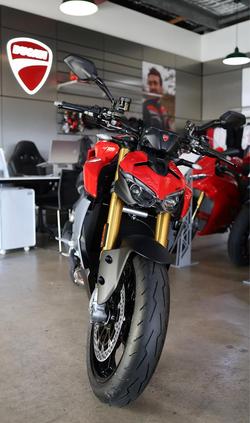 2025 Ducati Streetfighter V2 S Streetfighter Red